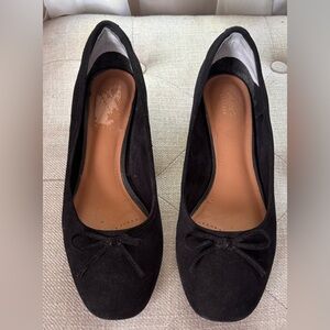 Clarks Women's Black Suede Low Pumps